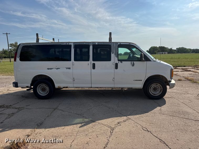 image for item NA9300 2001 Chevrolet Express 3500 van