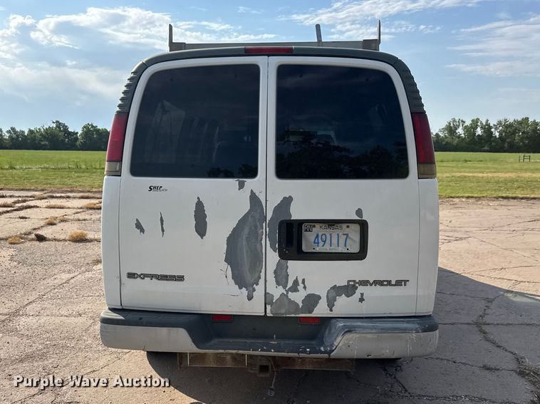 image for item NA9300 2001 Chevrolet Express 3500 van