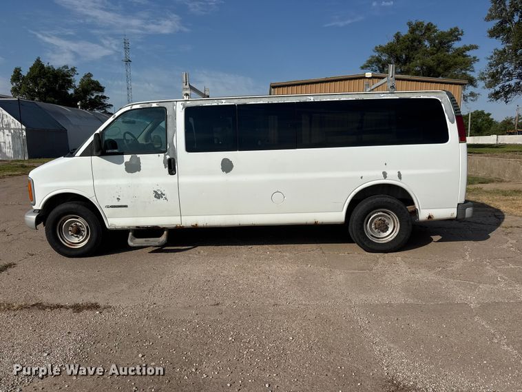 image for item NA9300 2001 Chevrolet Express 3500 van
