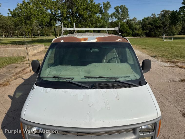 image for item NA9300 2001 Chevrolet Express 3500 van