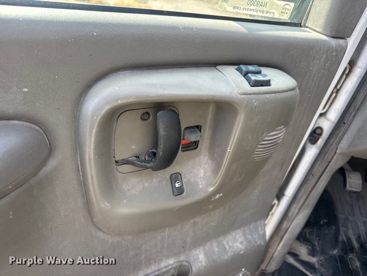 image for item NA9300 2001 Chevrolet Express 3500 van