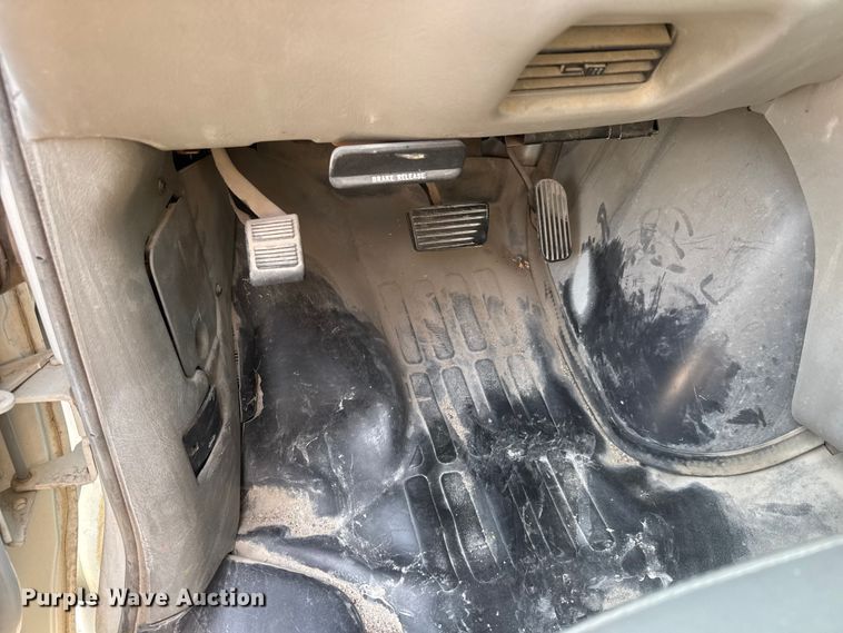 image for item NA9300 2001 Chevrolet Express 3500 van