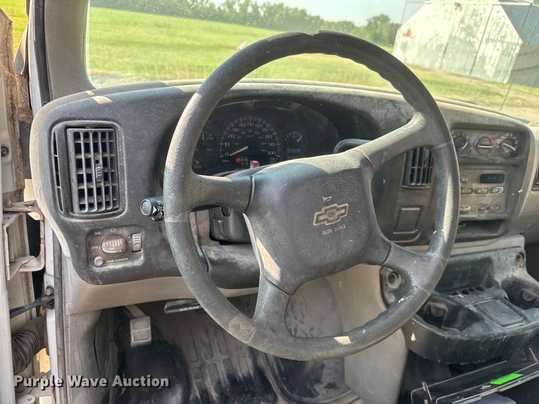 image for item NA9300 2001 Chevrolet Express 3500 van
