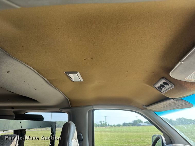 image for item NA9300 2001 Chevrolet Express 3500 van
