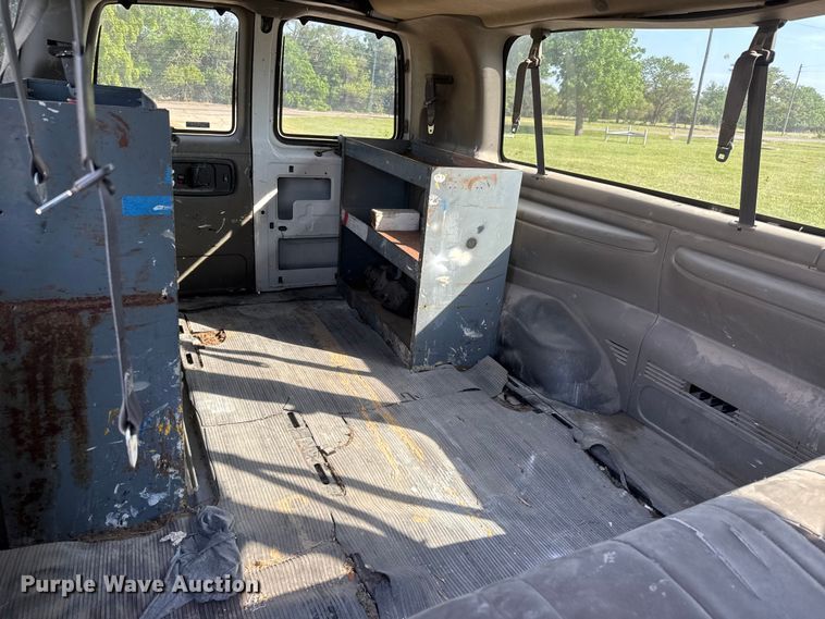 image for item NA9300 2001 Chevrolet Express 3500 van