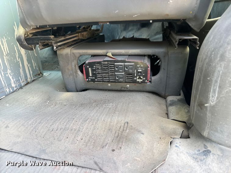 image for item NA9300 2001 Chevrolet Express 3500 van