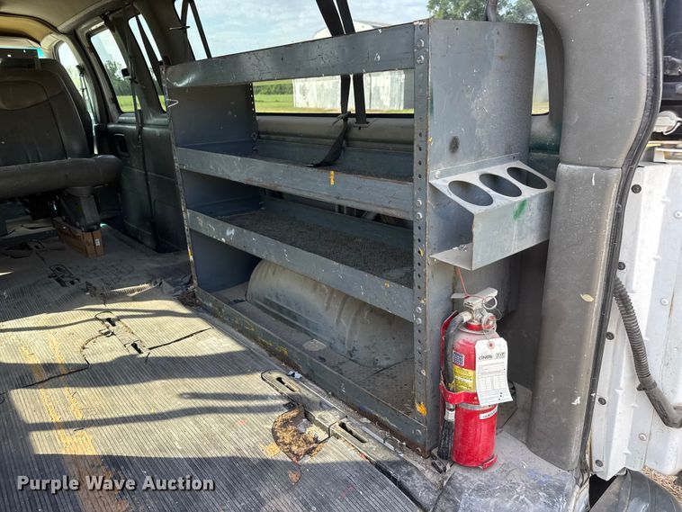 image for item NA9300 2001 Chevrolet Express 3500 van