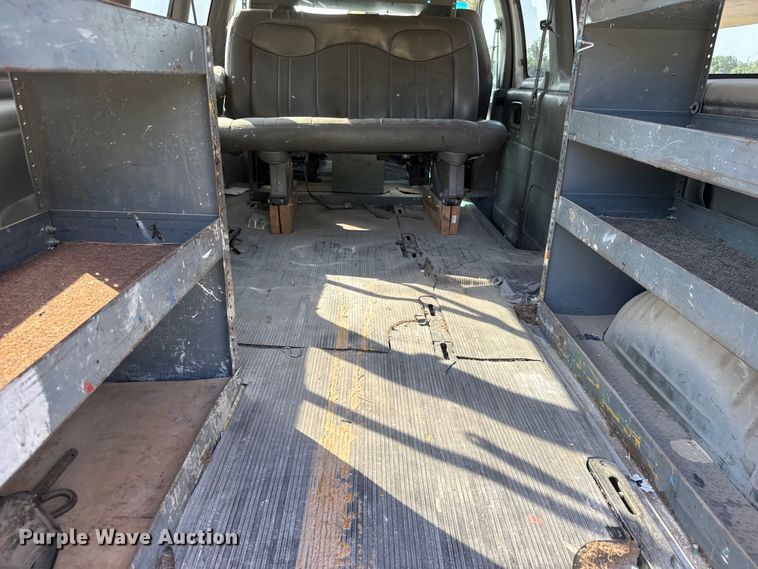 image for item NA9300 2001 Chevrolet Express 3500 van