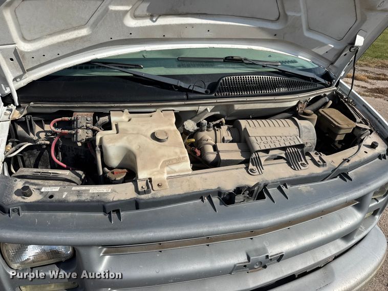 image for item NA9300 2001 Chevrolet Express 3500 van