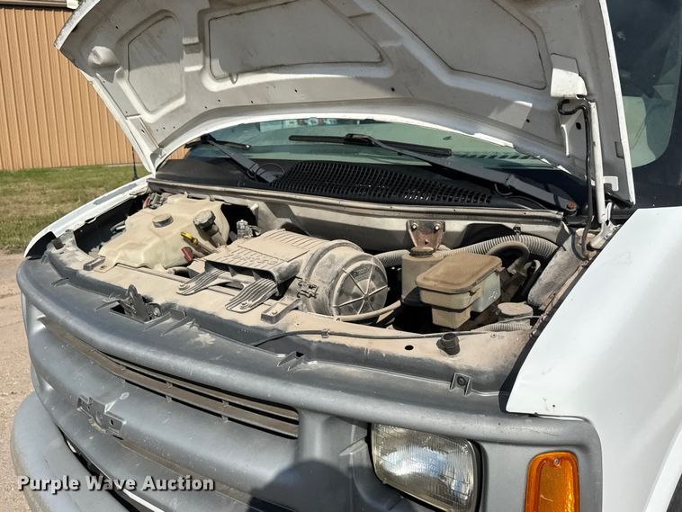 image for item NA9300 2001 Chevrolet Express 3500 van