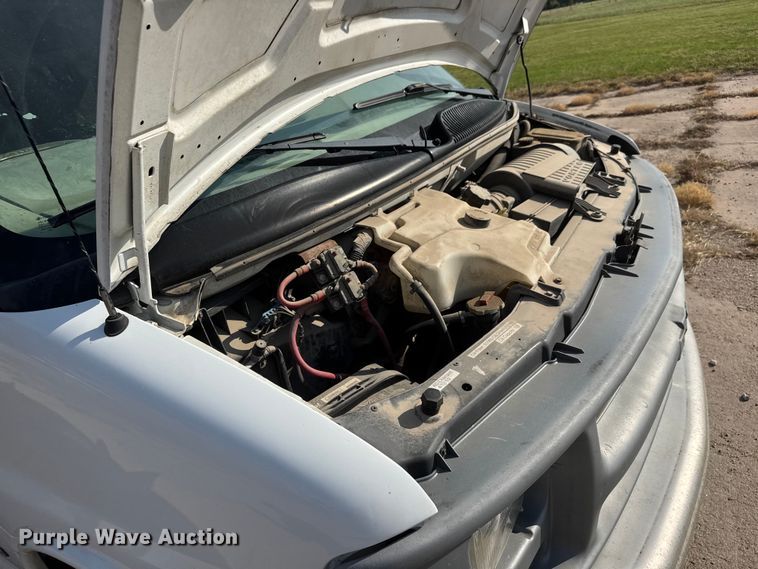 image for item NA9300 2001 Chevrolet Express 3500 van