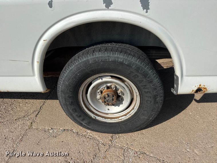 image for item NA9300 2001 Chevrolet Express 3500 van