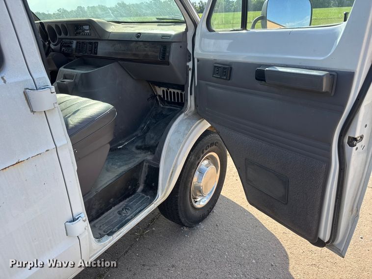 image for item NA9301 1997 Dodge Ram Wagon B3500 van