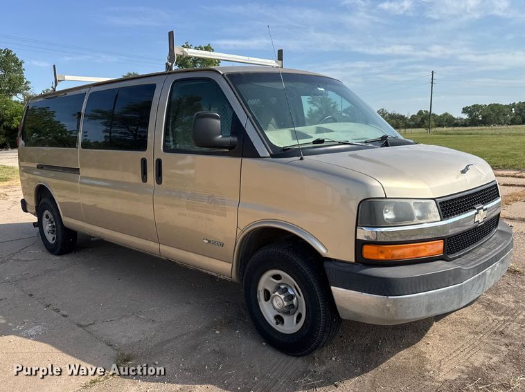 image for item NA9302 2006 Chevrolet Express 3500 van