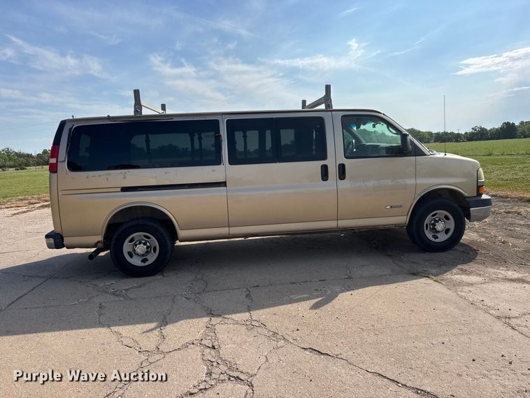 image for item NA9302 2006 Chevrolet Express 3500 van