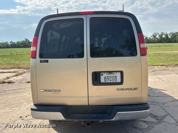image for item NA9302 2006 Chevrolet Express 3500 van