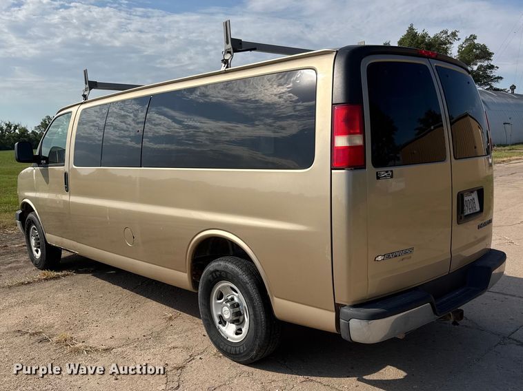image for item NA9302 2006 Chevrolet Express 3500 van