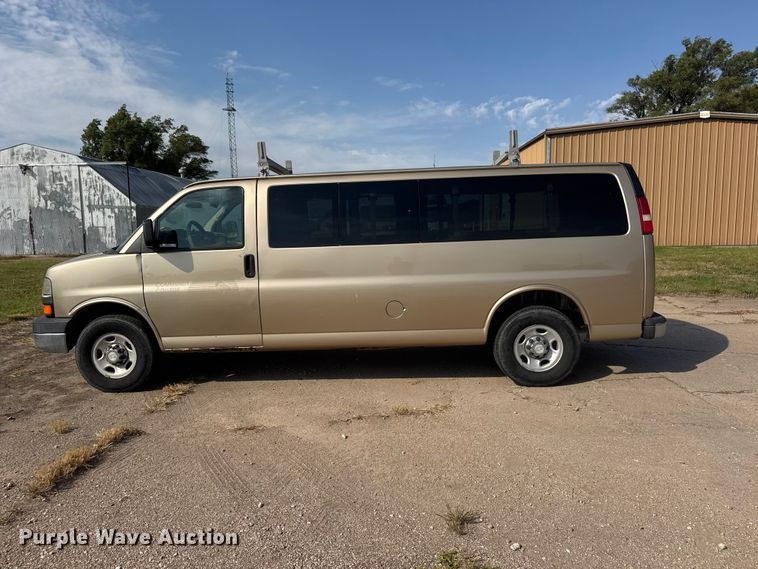 image for item NA9302 2006 Chevrolet Express 3500 van
