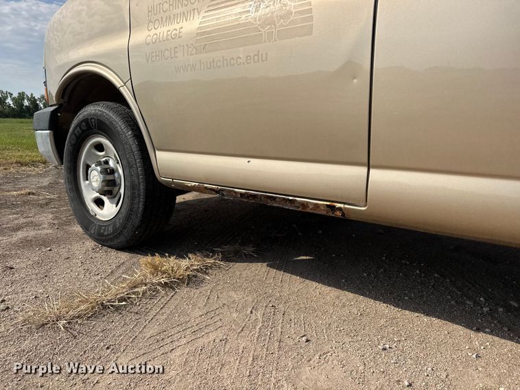 image for item NA9302 2006 Chevrolet Express 3500 van