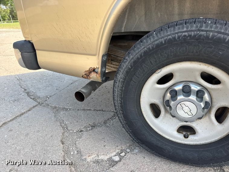 image for item NA9302 2006 Chevrolet Express 3500 van