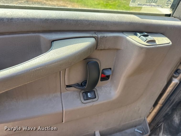 image for item NA9302 2006 Chevrolet Express 3500 van