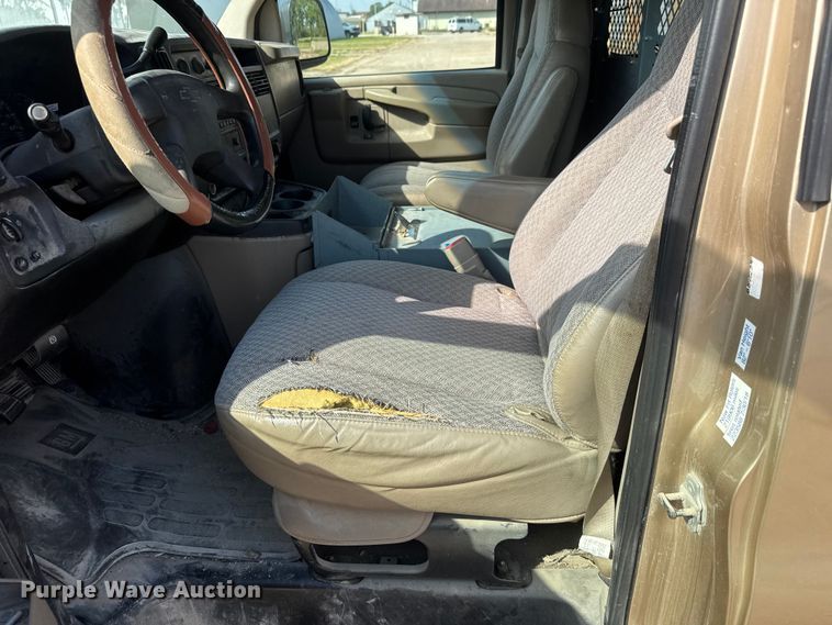 image for item NA9302 2006 Chevrolet Express 3500 van