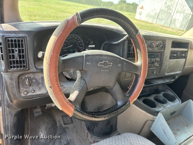 image for item NA9302 2006 Chevrolet Express 3500 van