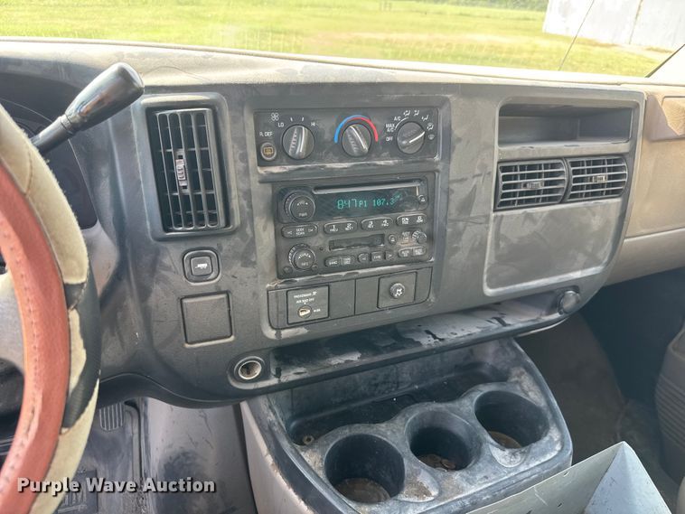 image for item NA9302 2006 Chevrolet Express 3500 van
