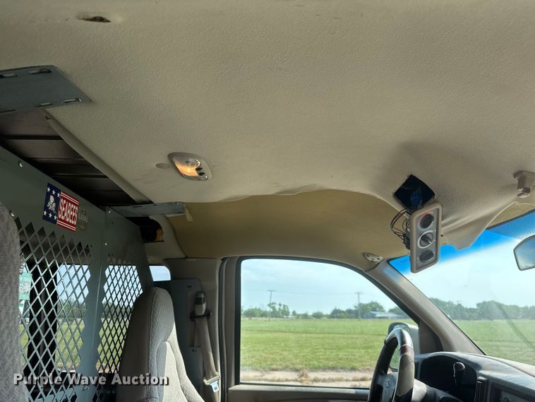 image for item NA9302 2006 Chevrolet Express 3500 van