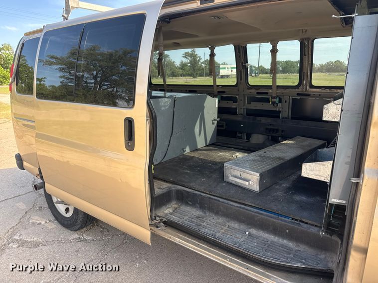 image for item NA9302 2006 Chevrolet Express 3500 van