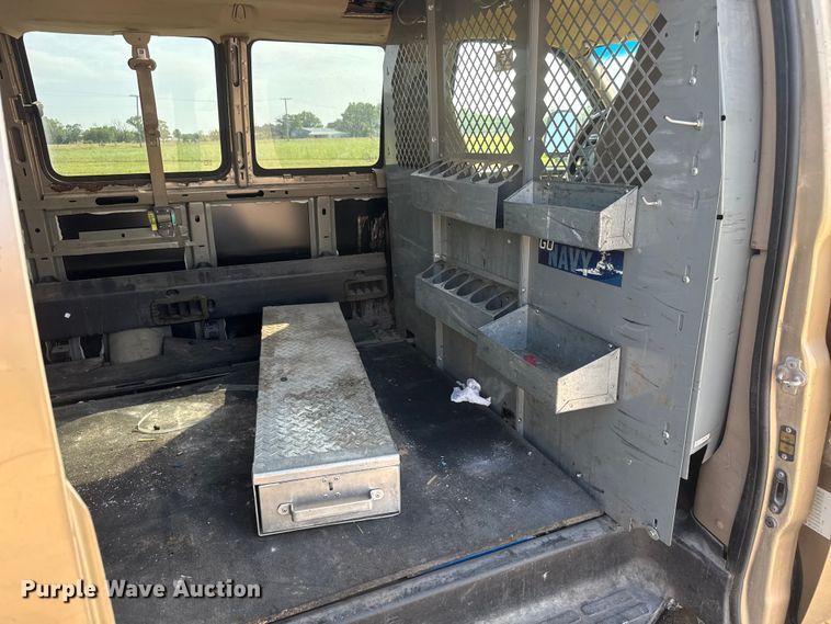 image for item NA9302 2006 Chevrolet Express 3500 van