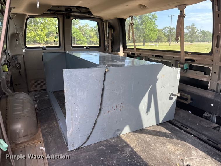 image for item NA9302 2006 Chevrolet Express 3500 van