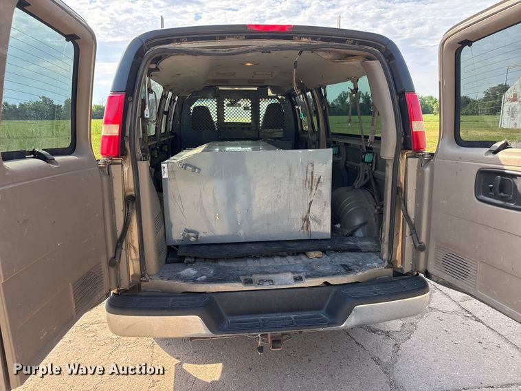image for item NA9302 2006 Chevrolet Express 3500 van