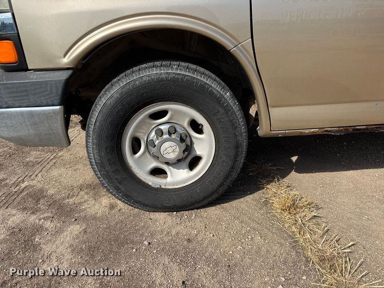image for item NA9302 2006 Chevrolet Express 3500 van