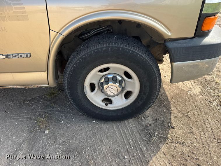 image for item NA9302 2006 Chevrolet Express 3500 van