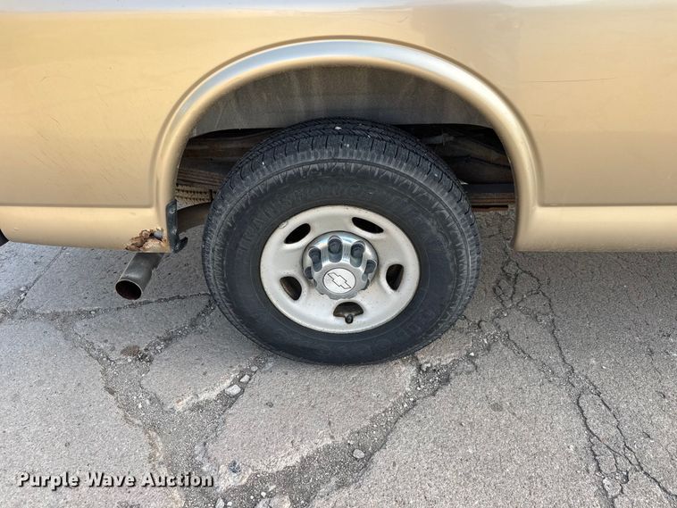 image for item NA9302 2006 Chevrolet Express 3500 van