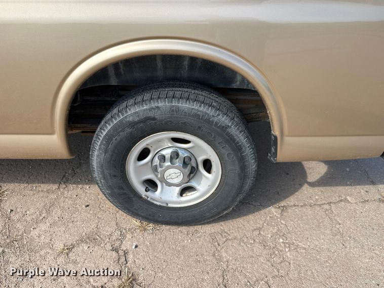 image for item NA9302 2006 Chevrolet Express 3500 van