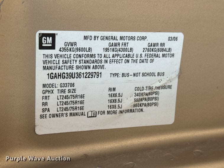 image for item NA9302 2006 Chevrolet Express 3500 van