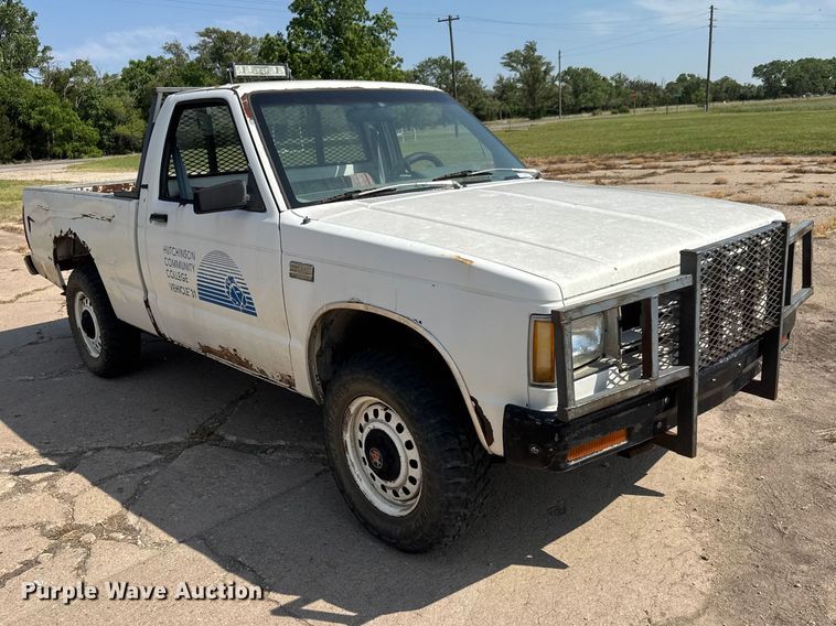 image for item NA9304 1989 Chevrolet S10 pickup truck