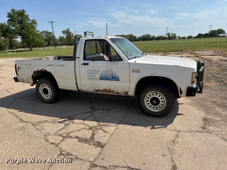 image for item NA9304 1989 Chevrolet S10 pickup truck