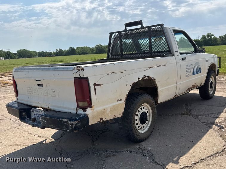 image for item NA9304 1989 Chevrolet S10 pickup truck