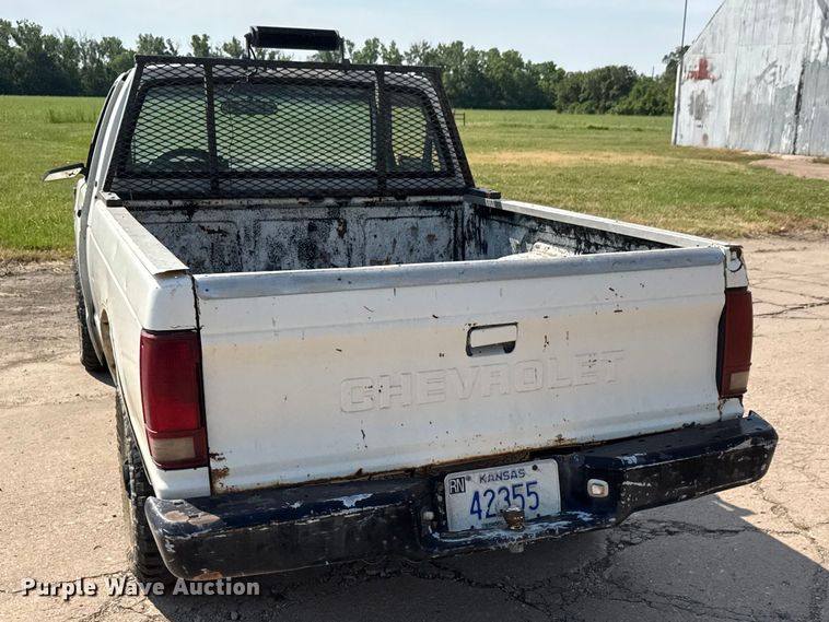 image for item NA9304 1989 Chevrolet S10 pickup truck