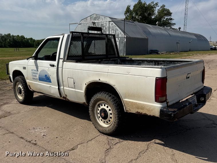 image for item NA9304 1989 Chevrolet S10 pickup truck