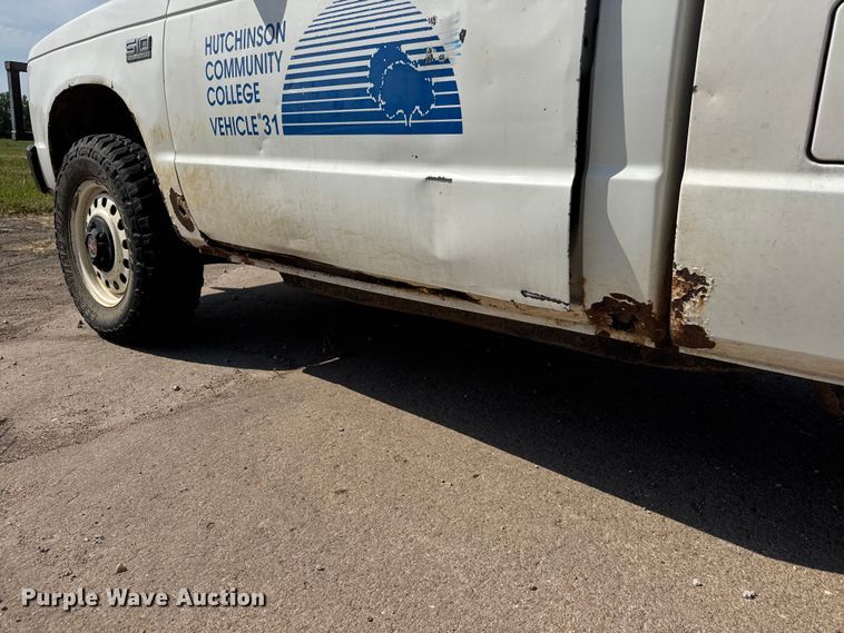 image for item NA9304 1989 Chevrolet S10 pickup truck