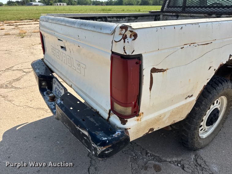 image for item NA9304 1989 Chevrolet S10 pickup truck