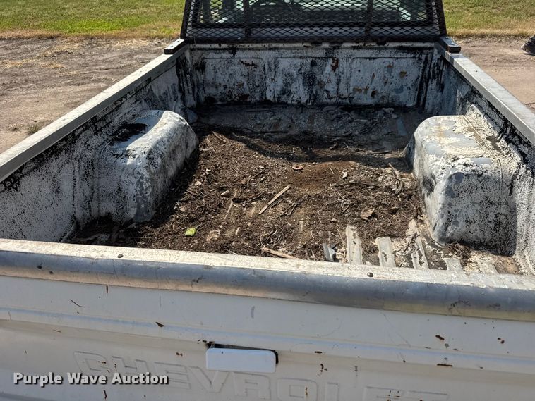 image for item NA9304 1989 Chevrolet S10 pickup truck