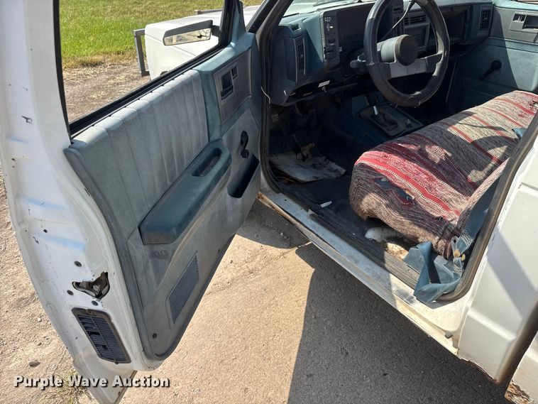 image for item NA9304 1989 Chevrolet S10 pickup truck