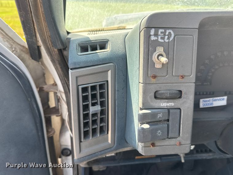 image for item NA9304 1989 Chevrolet S10 pickup truck