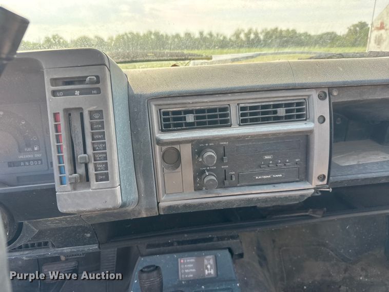 image for item NA9304 1989 Chevrolet S10 pickup truck