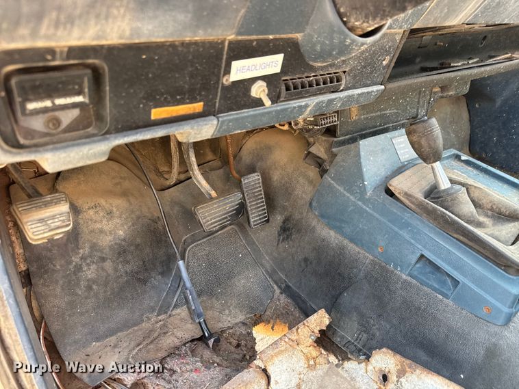 image for item NA9304 1989 Chevrolet S10 pickup truck